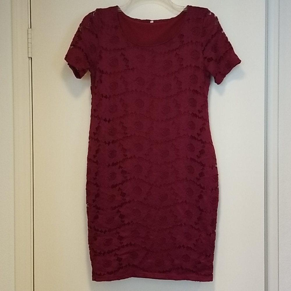 Women's Burgundy lace dress